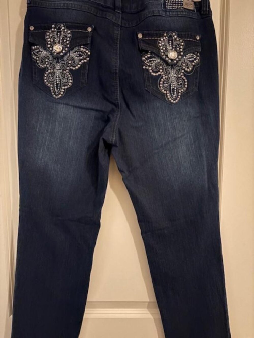 NWT Women's Curvaceous Jeans Stretch Mid Rise Rhinestone Pocket Size 10 Comfort